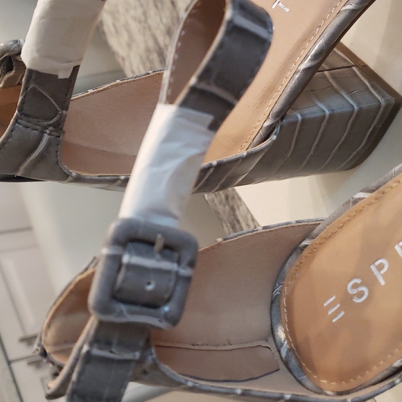 NWT ESPIRIT Grey Balee Heel - Picture 5 of 11